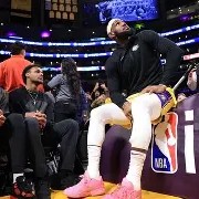 爱游戏在线-勇士外线手感火热，迅速重振士气()